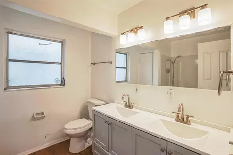 Bath - 11357 116th Ave, Largo, FL 33778 photo 1 of 5