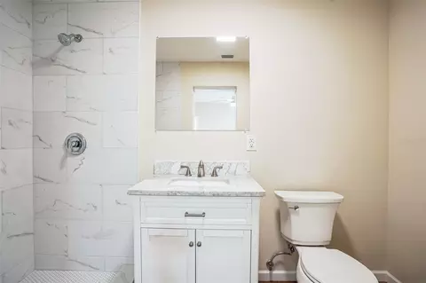 Bath - 11357 116th Ave, Largo, FL 33778 photo 3 of 5