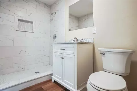 Bath - 11357 116th Ave, Largo, FL 33778 photo 5 of 5