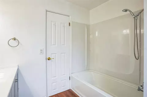 Bath - 11357 116th Ave, Largo, FL 33778 photo 2 of 5