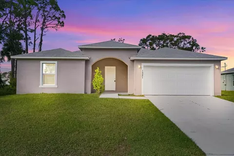 1321 Stone St NW, Palm Bay, FL 32907
