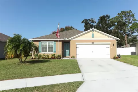 2921 Canary Ln, Tavares, FL 32778