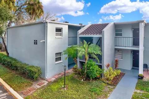 2814 Somerset Park Dr #202, Tampa, FL 33613