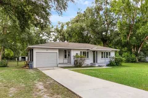 17 Lake Dr, Debary, FL 32713