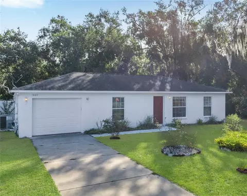 1422 N Highland St, Mount Dora, FL 32757