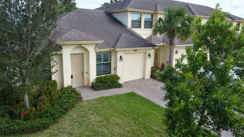 9869 E Villa Cir, Vero Beach, FL 32966