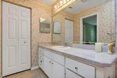Bath - 11447 SW 69th Cir, Ocala, FL 34476 photo 2 of 3
