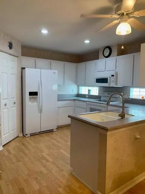 Kitchen - 11447 SW 69th Cir, Ocala, FL 34476 photo 2 of 3