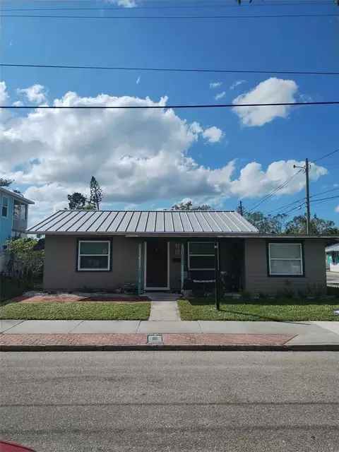 1102 12th St W, Bradenton, FL 34205