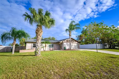 929 W Embassy Dr, Deltona, FL 32725