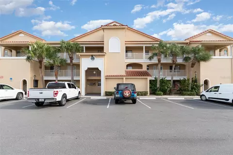 449 Bouchelle Dr #304, New Smyrna Beach, FL 32169