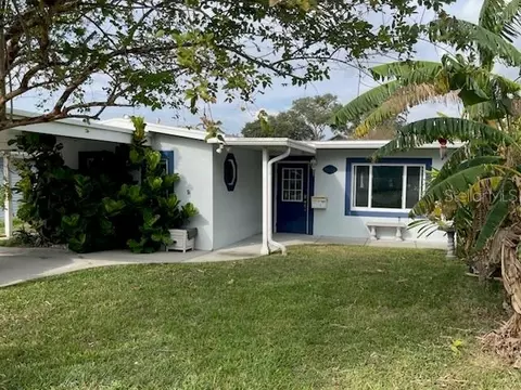 5400 Circle Dr, Weeki Wachee, FL 34607