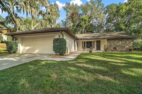 1231 Palmetto Cir, Eustis, FL 32726