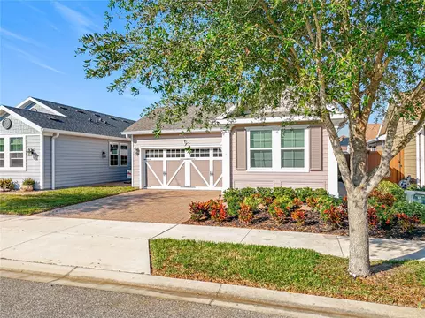 349 Alcove Dr, Groveland, FL 34736