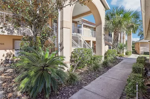 2711 Emerald Lake Ct, Kissimmee, FL 34744