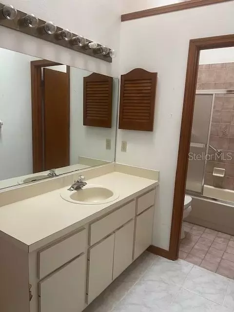 Bath - 118 Cedar Rd, Ocala, FL 34472 photo 3 of 3