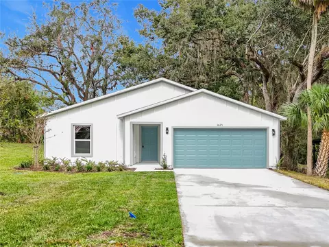 3825 Palm Dr, Leesburg, FL 34748