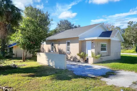 302 E Derby Ave, Auburndale, FL 33823