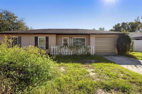 2714 Lakewood Ln, Eustis, FL 32726