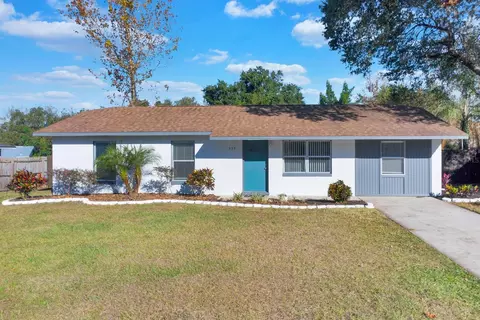 935 Cedar Cir, Tavares, FL 32778