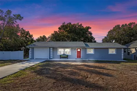 27623 Lisa Dr, Tavares, FL 32778