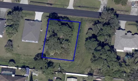 568 Australian Rd NW, Palm Bay, FL 32907