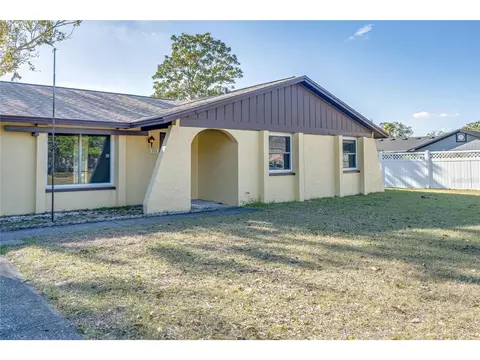 702 Valley Hill Dr, Brandon, FL 33510