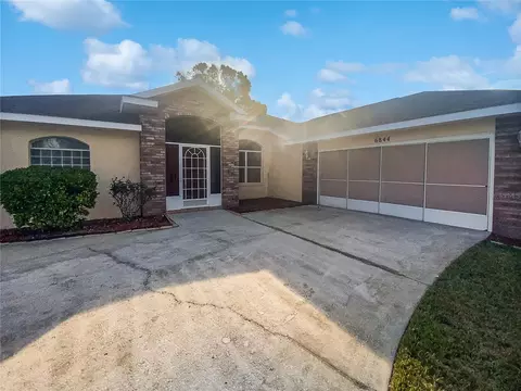 6844 Northlake Dr, Zephyrhills, FL 33542