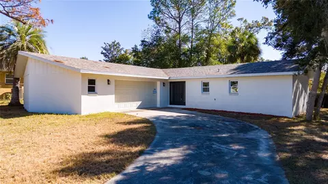 11 Silver Dr, Ocala, FL 34472