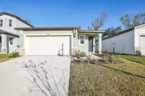 3902 Radiant Mountain Dr, Plant City, FL 33565