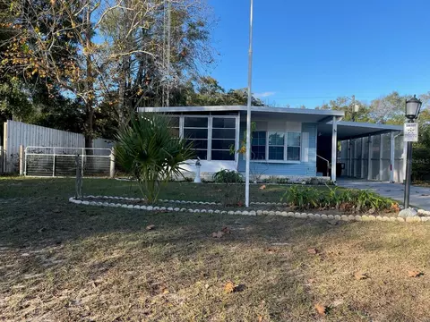 1669 NE 162nd St, Citra, FL 32113
