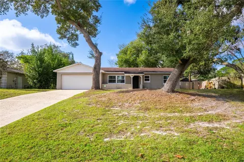 332 Hidden Lake Dr, Sanford, FL 32773