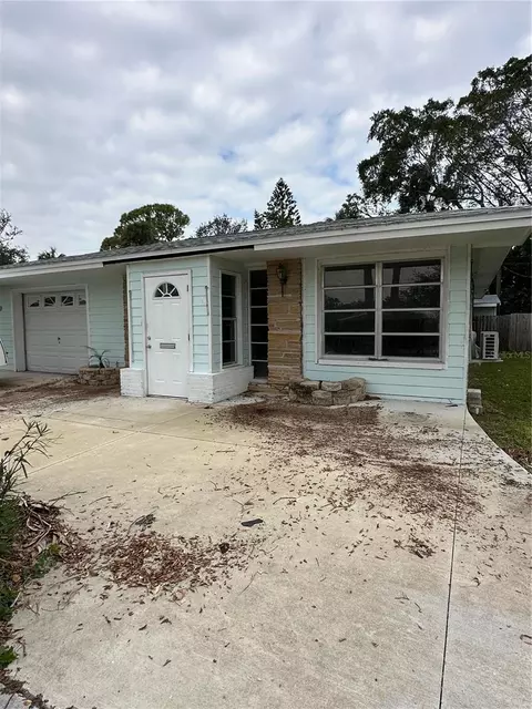 1879 New Hampshire Ave NE, Saint Petersburg, FL 33703