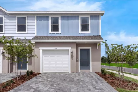 3332 Thicket St, Tavares, FL 32778