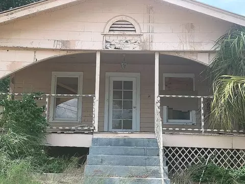 36 E St, Frostproof, FL 33843