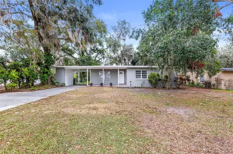 1110 Oak Dr, Leesburg, FL 34748