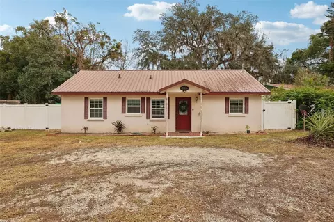 513 Seminole Ave, Fruitland Park, FL 34731