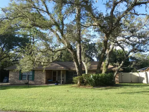 749 E Yorkshire Dr, Deland, FL 32724