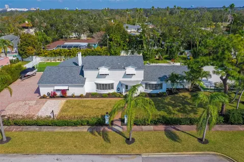 446 Country Club Rd, Belleair, FL 33756