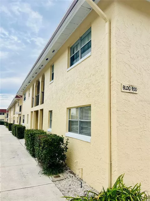 211 W San Sebastian Ct, Altamonte Springs, FL 32714