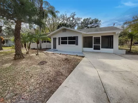1361 Peters Dr, Leesburg, FL 34748