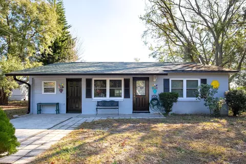 418 N Barrow Ave, Tavares, FL 32778