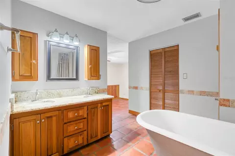 Bath - 26225 Pitts Rd, Eustis, FL 32736 photo 1 of 3
