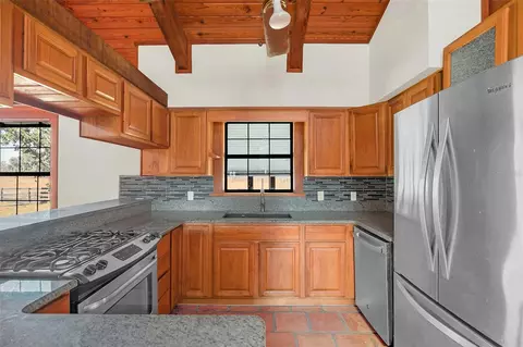 Kitchen - 26225 Pitts Rd, Eustis, FL 32736 photo 2 of 5