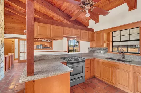 Kitchen - 26225 Pitts Rd, Eustis, FL 32736 photo 3 of 5