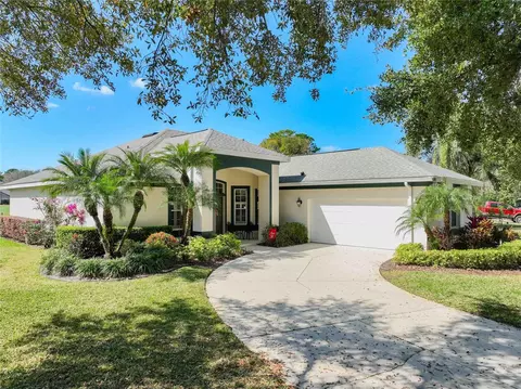 2161 Park Forest Blvd, Mount Dora, FL 32757