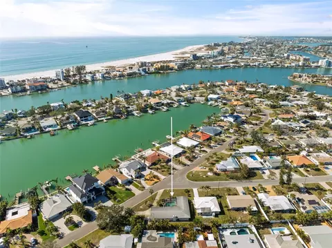 10111 Yacht Club Dr, Treasure Island, FL 33706