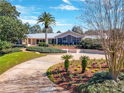 12104 Lakeshore Dr, Clermont, FL 34711