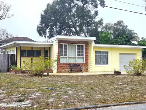 420 W Crystal Dr, Sanford, FL 32773
