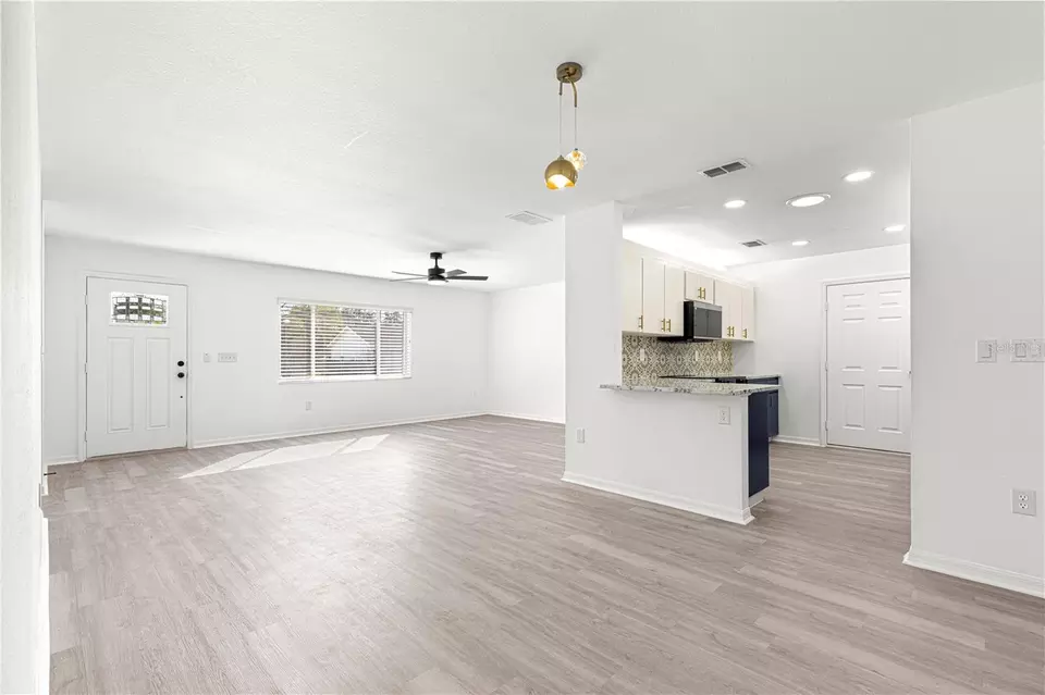 Living - 11643 SW 137th Loop, Dunnellon, FL 34432 photo 8 of 12